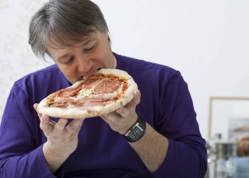 Os 3 alimentos que você nunca deve comer se tem mais de 40 anos