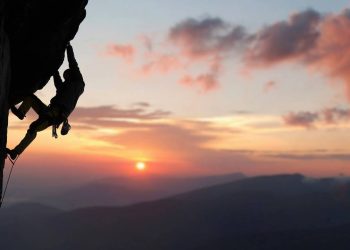 O que faz com que algumas pessoas se viciem em atividades perigosas, segundo a Psicologia