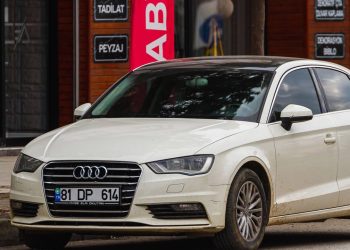 O sonho do carro premium! 5 modelos que hoje têm preço de popular