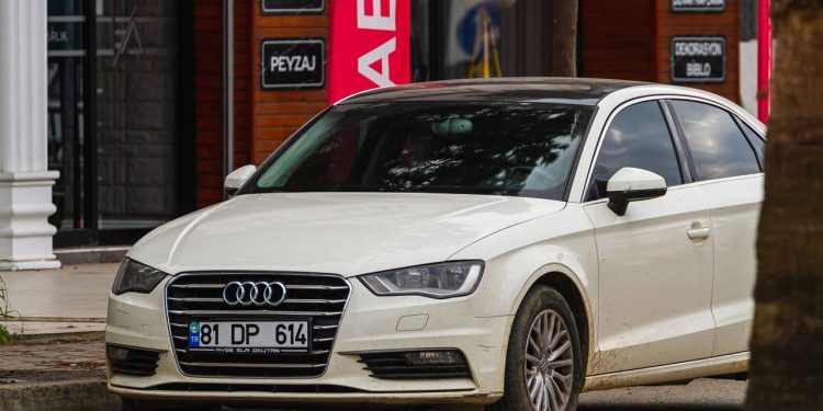 O sonho do carro premium! 5 modelos que hoje têm preço de popular