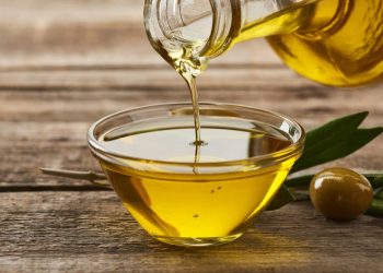 Saiba o que acontece com a saúde de quem come uma colher de azeite por dia!