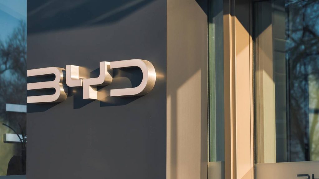 A BYD promete recarregar carros elétricos no Brasil em apenas 5 minutos