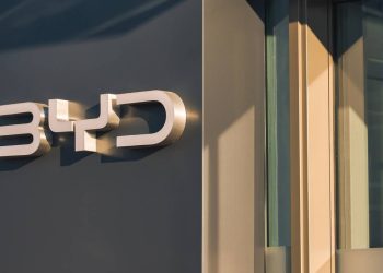 A BYD promete recarregar carros elétricos no Brasil em apenas 5 minutos