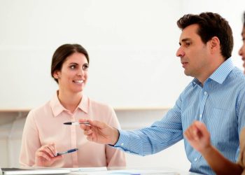 A cor da roupa que você deve usar em reuniões importantes para transmitir confiança