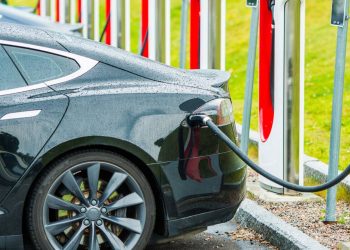 O fim de subsídios derruba as vendas de carros elétricos de luxo nos EUA