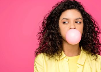 O que acontece com o seu corpo se você engolir um chiclete?
