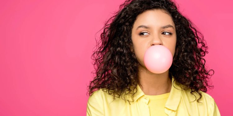 O que acontece com o seu corpo se você engolir um chiclete?