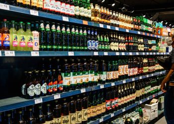 Por que os supermercados colocam itens mais caros na altura dos olhos, segundo a Psicologia