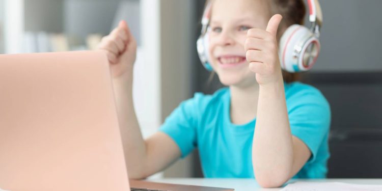 Por que o cérebro infantil aprende idiomas com tanta facilidade, segundo a Psicologia