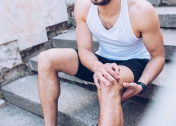 O que a dor no joelho ao subir escadas realmente indica sobre sua saúde