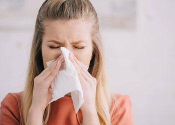 Saiba por que é quase impossível espirrar com os olhos abertos!