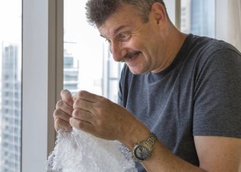 Por que estourar plástico bolha é tão satisfatório? A Psicologia explica o prazer