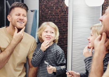 Por que imitamos os hábitos e a fala das pessoas que admiramos, segundo a Psicologia