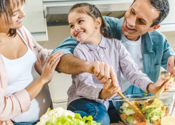 Como criar hábitos alimentares saudáveis em crianças para a vida toda