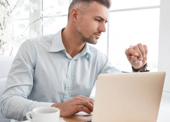 Dias passam mais rápido com o tempo? Entenda o truque da neurociência!