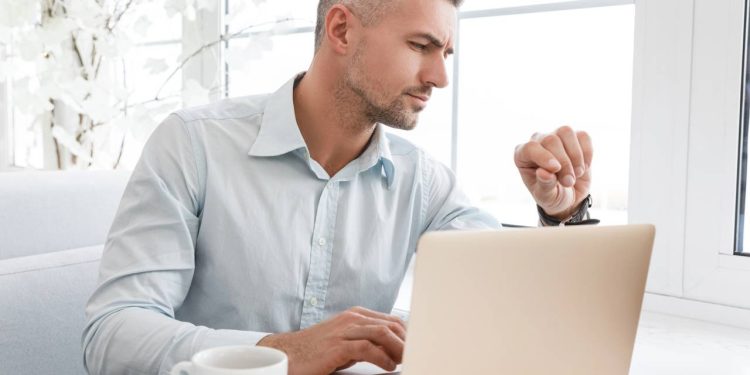 Dias passam mais rápido com o tempo? Entenda o truque da neurociência!