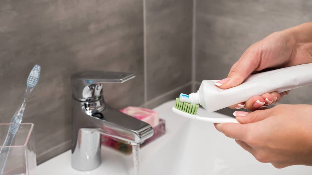 A pasta de dente revela sua personalidade! O que a forma de apertar diz sobre você