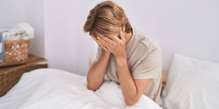 Por que o choro alivia o estresse e quais hormônios são liberados, segundo a Psicologia