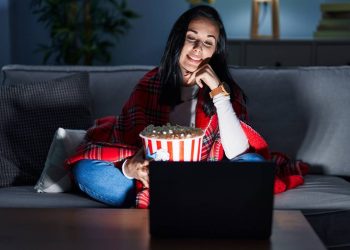 Por que sentimos satisfação em ver uma série ou filme que já assistimos várias vezes, segundo a Psicologia