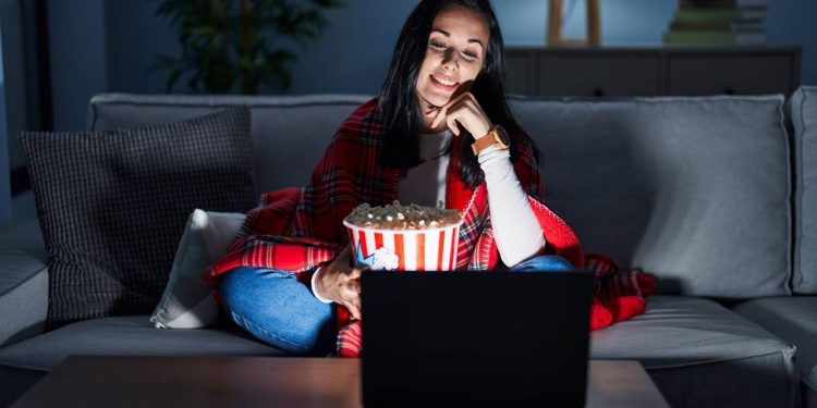 Por que sentimos satisfação em ver uma série ou filme que já assistimos várias vezes, segundo a Psicologia