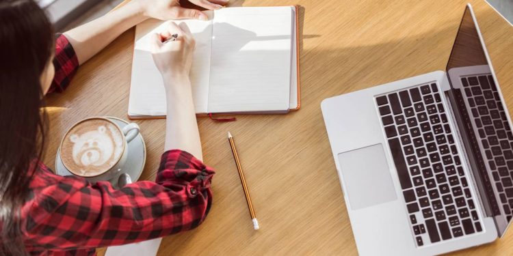 O que acontece com o corpo ao ficar 24 horas sem olhar para telas? 5 mudanças surpreendentes