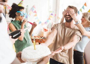 A verdadeira história por trás da música de parabéns a você!