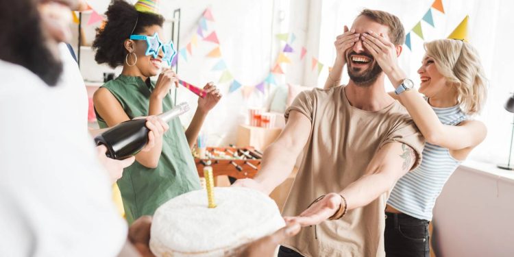 A verdadeira história por trás da música de parabéns a você!