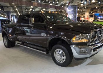 Conheça esses 3 carros enormes que a garagem vai parecer pequena