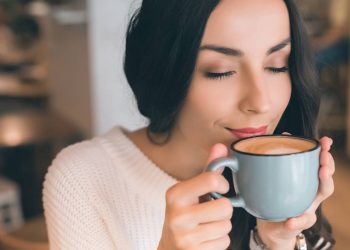 Por que o desejo por cafeína é mais sobre o ritual do que o efeito da substância, segundo a Psicologia