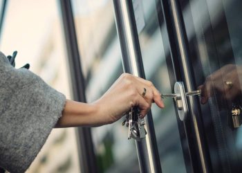 Por que voltamos para conferir se trancamos a porta, segundo a Psicologia