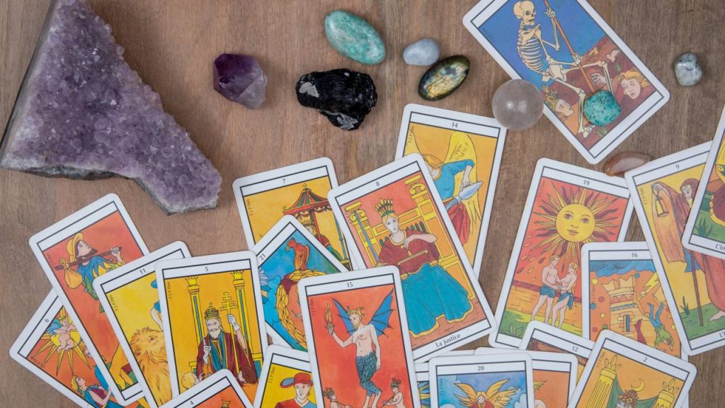 Previsão de hoje 04/11 para o seu signo: emoções em transformação e foco no futuro