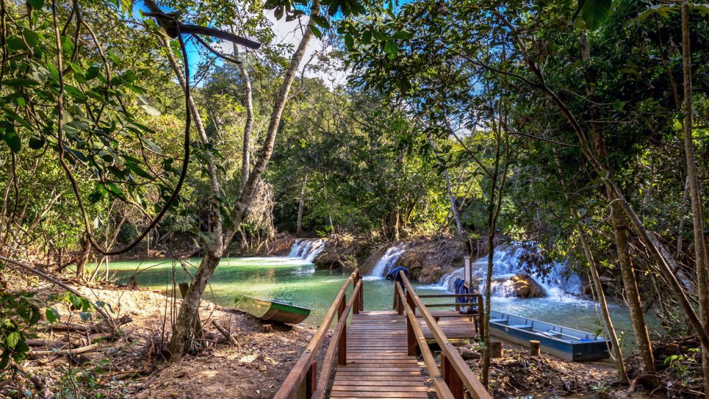 A cidade do Centro-Oeste que encanta com águas cristalinas e ecoturismo o ano inteiro