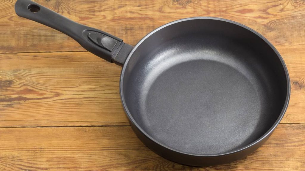 O furo no cabo da panela tem uma função que quase ninguém usa