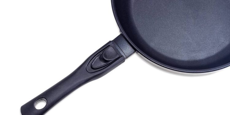 O furo no cabo da panela tem uma função que quase ninguém usa