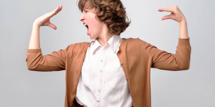 O que significa o costume de falar sozinho (diálogo interno) e seu benefício, segundo a Psicologia