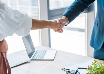 A cor que você nunca deve usar na primeira entrevista de emprego