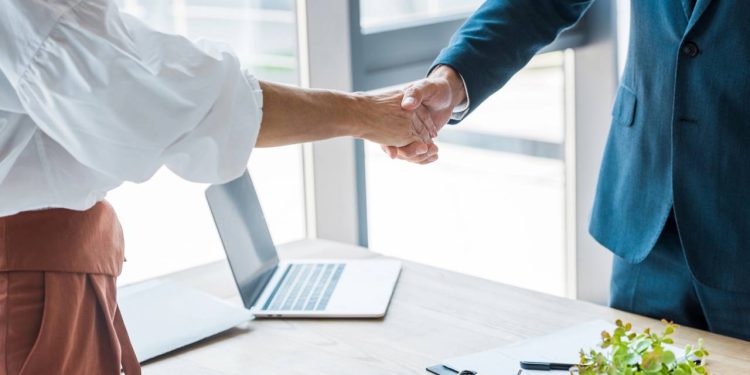 A cor que você nunca deve usar na primeira entrevista de emprego