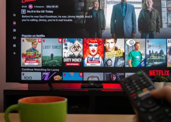 O filme da Netflix que envolve mistério em alto-mar vai te deixar sem fôlego