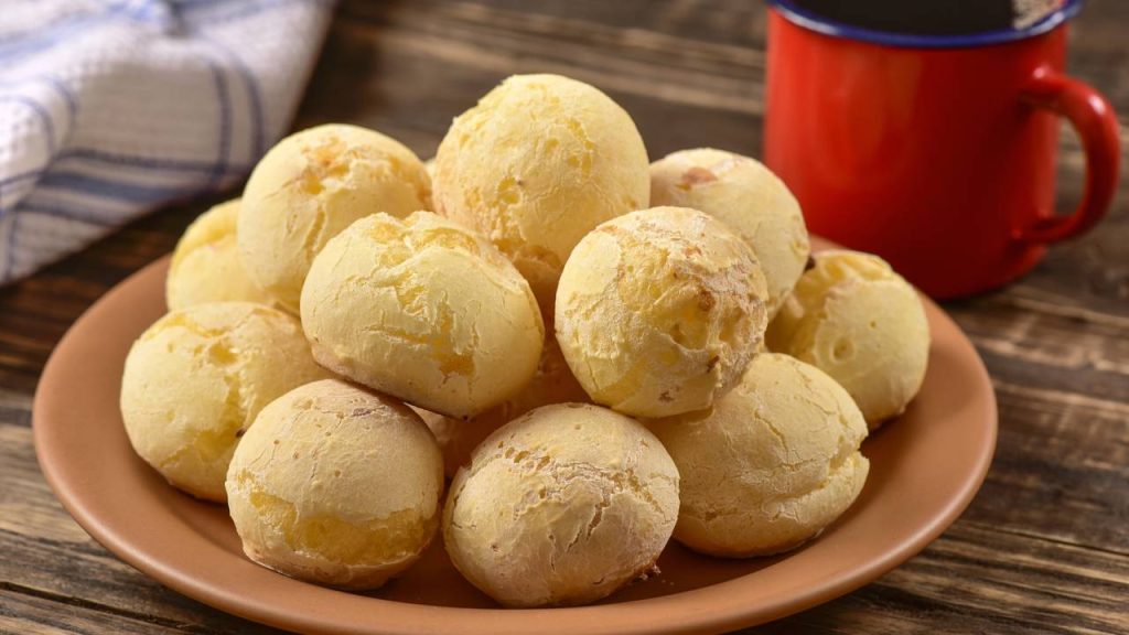 Aprenda a preparar o verdadeiro pão de queijo mineiro na sua cozinha