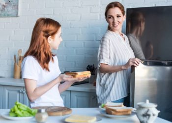 Por que é perigoso guardar o pão em sacos plásticos na geladeira
