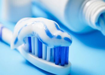 A verdade sobre a linha azul da pasta de dente que quase ninguém conhece