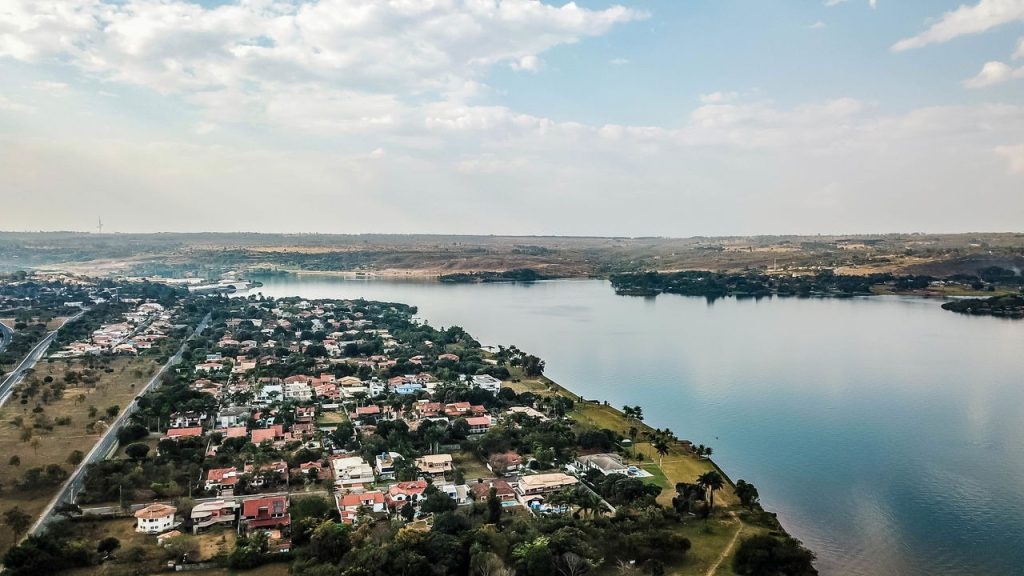 A cidade onde arquitetura moderna e natureza se encontram no coração do Brasil