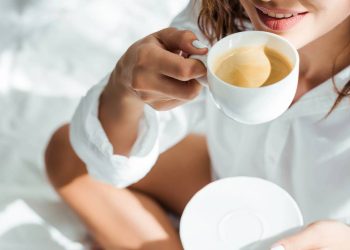 O que acontece se você tomar café de estômago vazio todos os dias