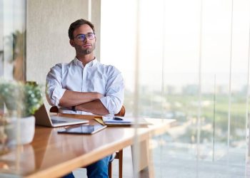 A importância da postura correta no trabalho e como corrigi-la!
