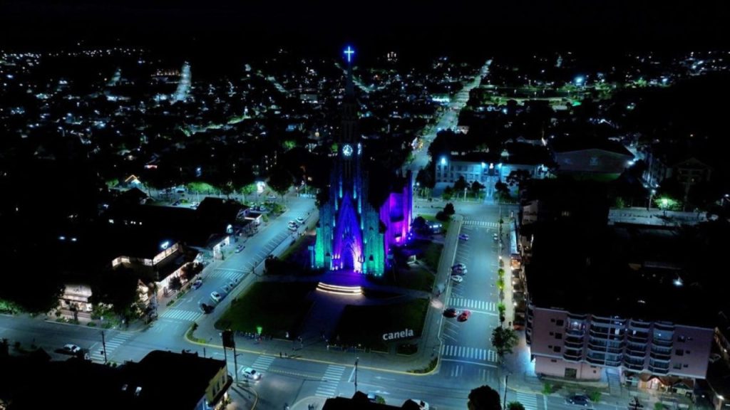 A cidade que conquistou brasileiros com clima frio, natureza exuberante e um charme autêntico