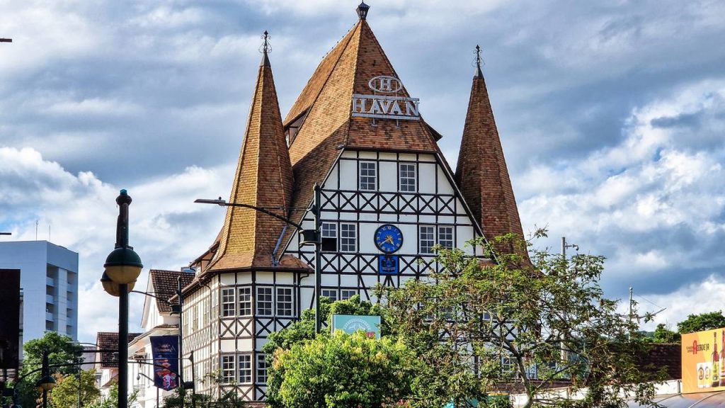 Essa cidade é o destino imperdível para quem ama cultura alemã e natureza
