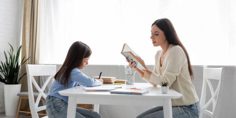 Por que a leitura em voz alta nos ajuda a memorizar informações, segundo a Psicologia