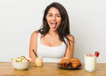 Sinais importantes sobre sua saúde que a cor da sua língua pode mostrar