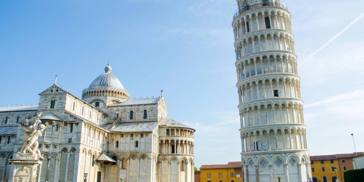 O motivo pelo qual a Torre de Pisa nunca foi totalmente endireitada