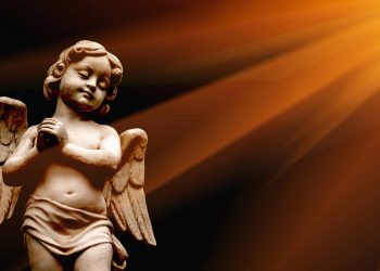 O anjo da guarda de hoje traz coragem, proteção e clareza para o seu signo